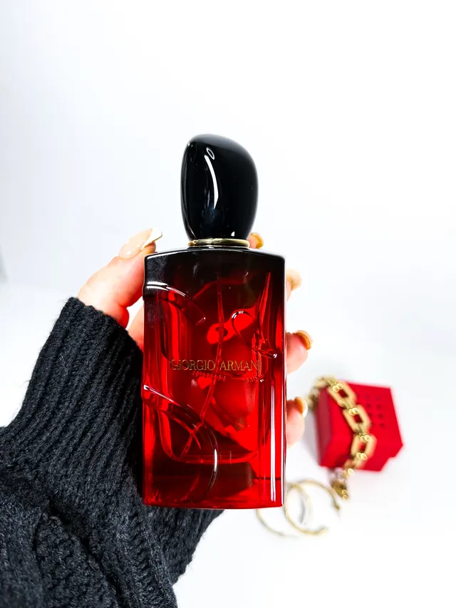 Giorgio Armani – Fragrance Editorial still, content by Julie Clerc
